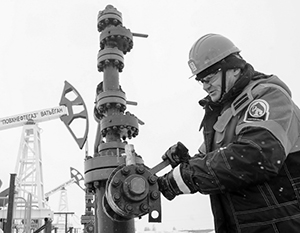 США и Британия накачивают Россию нефтедолларами