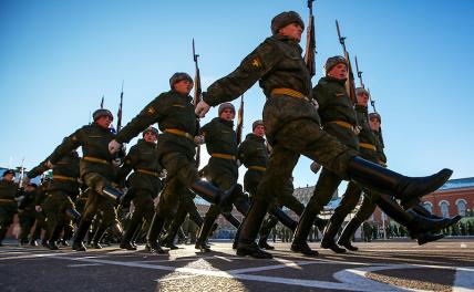 Дефицит на солдат: В армии уже не хватает в шеренге по восемь - Свободная Пресса